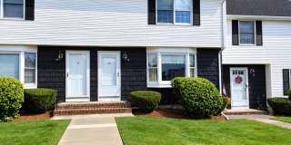 Newly Renovated 2-Bedroom Townhouse with Garage, Central A/C, Pool & Tennis | Heritage Heights – Methuen Gallery 1