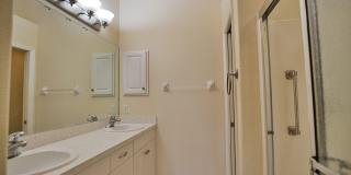 Annual Unfurnished 3rd Floor Condo in L Pavia with Community Pool! Gallery 20