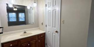 1547 Londonderry ~ Royal Hills Gallery 11