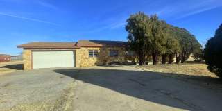 Large 4 Bed 2 Bath on Chapman DR Gallery 1