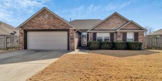 4 Bedroom Brick home in Central Fayetteville! Gallery 1