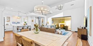 Gorgeous 3 bed 3.5 bathroom home available month to month in the highly desired city of Corona Del Mar. Gallery 9