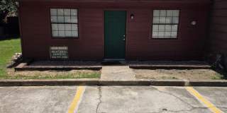 Cozy and Newly Renovated 2-bedroom, 1-bath townhome Close to Campuses! Gallery 1