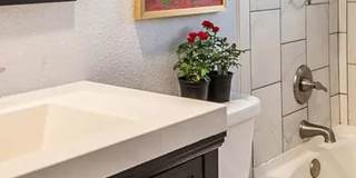 2 Bedroom home  in Denver Gallery 5