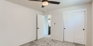 Hawthorne Court Apartments Gallery 20