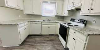 3 Bed 2 Bath Home! PLUS HUGE GARAGE CONVERSION ROOM! Gallery 13