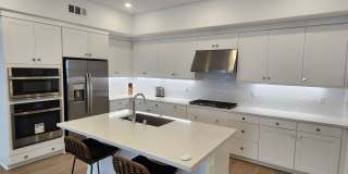 Beautiful Townhouse in Irvine! Gallery 1
