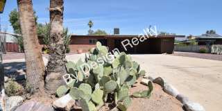 Spacious 3 Bed 2 Bath Eastside Home w/Huge Yard & Fireplace Gallery 4