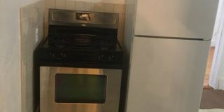 Great Sunny 3 Bed w/ Yard! Gallery 8