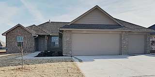 A Luxurious and Spacious 4 Bedroom 2 Bath Home with 3 Car Garage - Yukon Schools Gallery 1