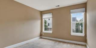 5053 DONOVAN Drive Gallery 23