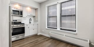 Reside at Belmont Harbor Gallery 6