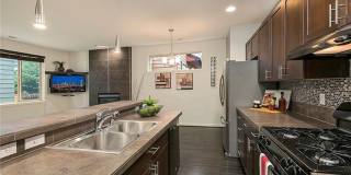 A Modern In-city Style with Comfort of the Suburbs Single Family Detached Condo Gallery 9