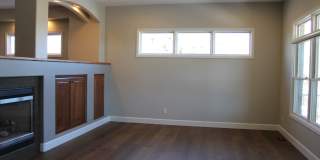 Gorgeous Three Bedroom Home in Windsor Gallery 6