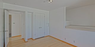MODERN & BRIGHT. TOP-FLOOR, 4BR3BA HOUSE-LIKE APARTMENT W/ OPEN FLOOR PLAN, 3 DECKS FOR INDOOR/OUTDOOR LIVING & 2-CAR GARAGE JUST BLOCKS TO ABBOT KINNEY, PARK & MINS TO CANALS & BEACH! Gallery 24