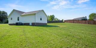 Charming 3 Bedroom Ranch with Large Fenced Yard & Bright Open Living Spaces! Gallery 22