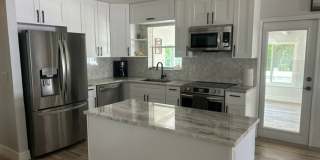 Beautiful 2/2 with dock and boat access Gallery 16