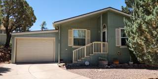 Adorable 2 bed + Den / 2 Bath + Single Garage Home Gallery 1