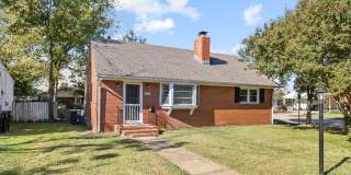 College Heights Charm in Prime Location! Gallery 1
