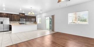 2860 Sunflower Days Avenue Gallery 1