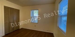 Charming Bungalow Available Early July Gallery 12