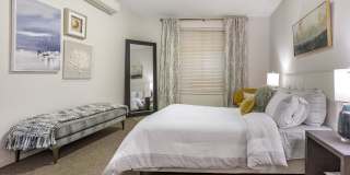 Yacht Harbor Club Gallery 27