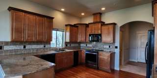 Gorgeous Fully Furnished 4-Bedroom and 3-Bathroom Home in Briarwood Gallery 1