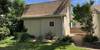4 Bedroom, 2 Bathroom Home near Louisiana & Osuna Gallery 22