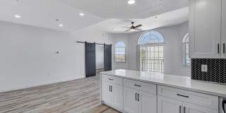 Saxon Apartments Gallery 16