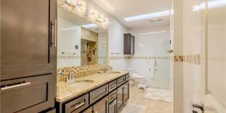 Beautifully renovated courtyard townhome in the heart of Corpus Christi Gallery 16