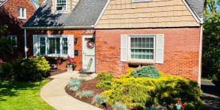 Beautiful 4 Bedroom Home In Mt. Lebanon! Gallery 1