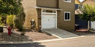 Beautiful Custom 4bed/3bath Single Family Home Gallery 1