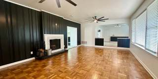 Mid Century Modern Gem! Mid Century Modern Gem! Gallery 5
