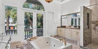 628 N Island Gallery 66