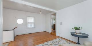 54 Sanford St B (Upper) Gallery 7