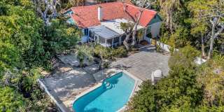 ALL THE CHARM! - Siesta Key 1+ acre on the Bay - 3 bed/ 2 bath pool home Gallery 49