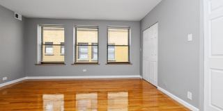 Three Bedroom in South Shore Gallery 10