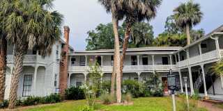 2 Bedroom / 1 Bathroom Apartment in Downtown Hawthorne Gallery 1