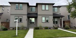 Beautiful 3 Bed/2.5 Bath Townhome - NE Bend Beautiful 3 Bed/2.5 Bath Townhome - NE Bend Gallery 1