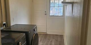CUTE UPDATED APARTMENT IN DOWNTOWN SACRAMENTO!! $500 OFF FIRST MONTH'S RENT Gallery 11