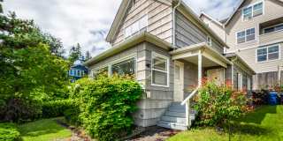 Spacious 3 bedroom townhouse with attached garage and stunning views - Queen Anne / Fremont Gallery 1