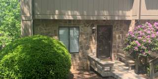 Beautiful Townhouse Located in the Stonehenge Neighborhood Gallery 1