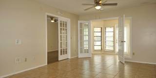 Spacious 2bd 2bth home with bonus Florida room! Gallery 5