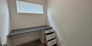 Large 3 Bed 2.5 Bath Duplex Includes Office Space (See Contact Info Below) Gallery 81