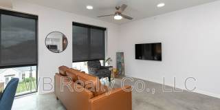 315 5th St Gallery 18