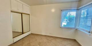 Bright & Spacious Unit in the Heart of Burbank – Utilities Included! Gallery 2