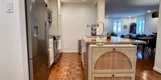 Gorgeous 2-Bed/2-Bath Condo in the Heart of Old City! Available August 1st! Gallery 17