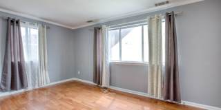 Lovely 2 bed 1.5 bat Condo is quiet Stamford Neighborhood Gallery 12