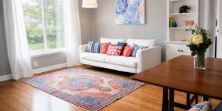 2 bedroom North Loop Bungalow Gallery 7