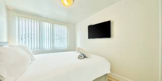 17016 7th Street Gallery 24